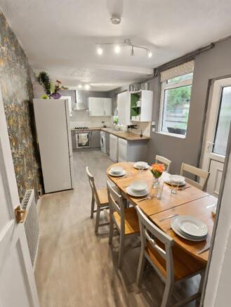 4 bed terraced house to rent Eileen Grove, Manche