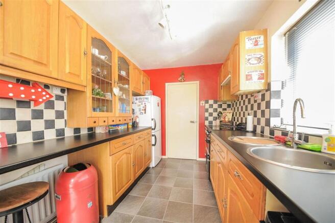 Re-Fitted Kitchen/breakfast