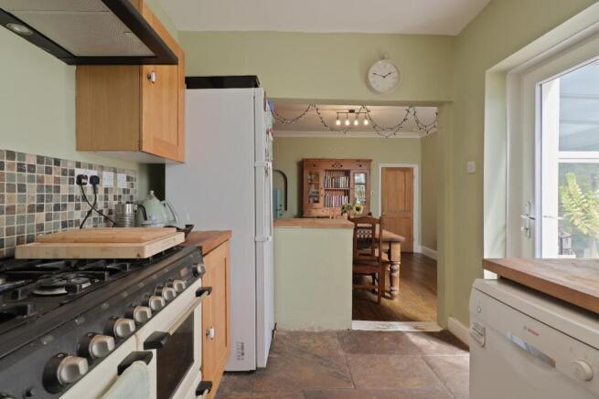 4 bed Semi-Detached for sale Image 11