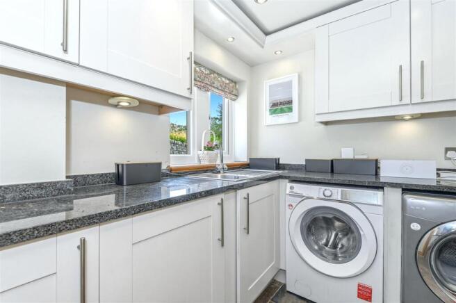 3 bed Semi-Detached for sale Image 8