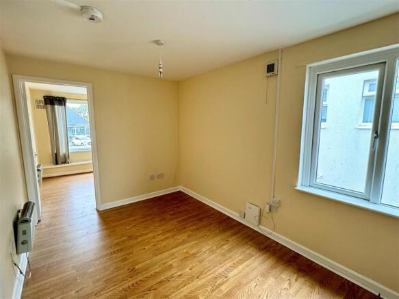Flat 1, 36 Henver Road Lounge And Kitchen