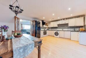 10, Wood End, Grantham NG33 4BY
