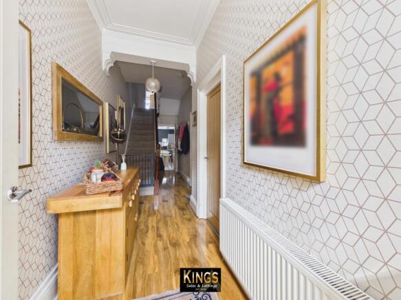 5 bed Town House for sale Image 8