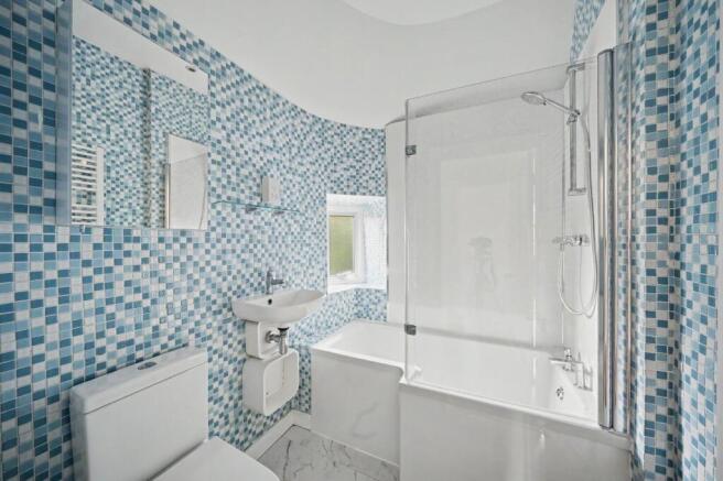 2 bed Apartment to rent Image 8