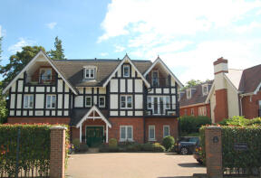 Flat 4, 86 The Lodge, Packhorse Road, Gerrards Cross SL9 8JG
