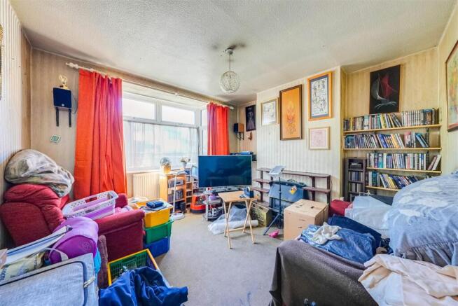Brentlands Drive, Dartford photo 4