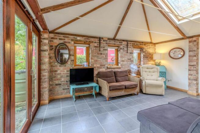 4 bed Town House for sale Image 7