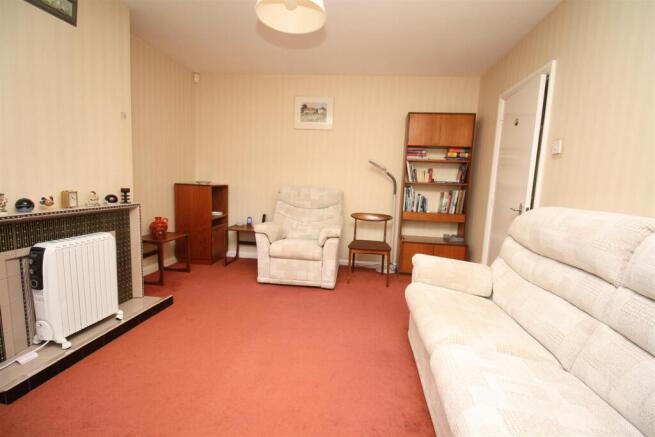 48 Shenley lounge c.JPG