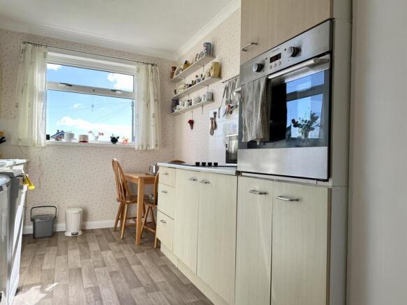 Kitchen 3.jpg