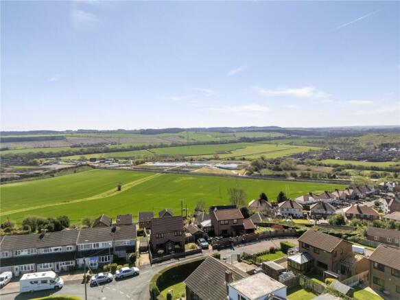 4 bed Detached for sale Image 6