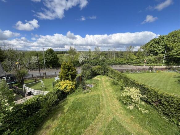 4 bed Detached for sale Image 5