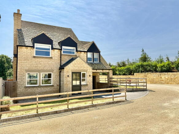 4 bed Detached for sale Image 4