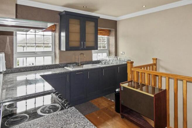 2 bed Flat for sale Image 4