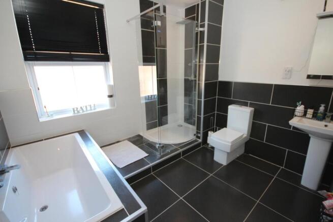BATHROOM 1 USE.JPG