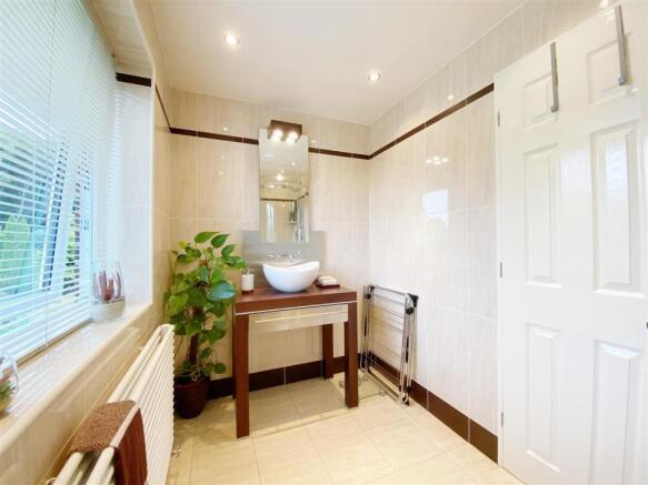 En-Suite pic 3.jpg