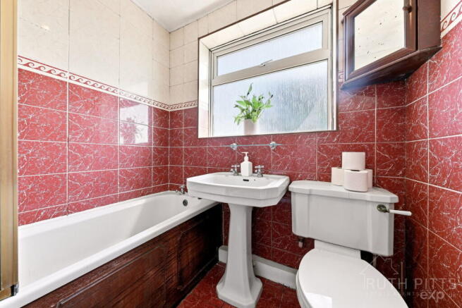 3 bed Semi-Detached for sale Image 9