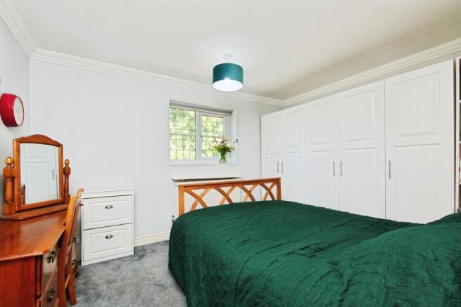 5 bed Detached for sale Image 12