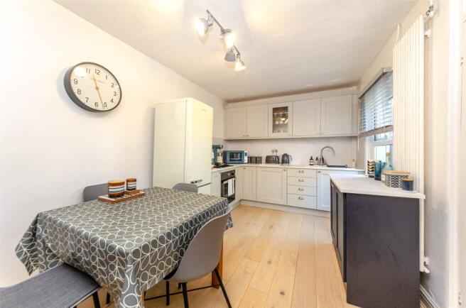 Vaynol Street, Caernarfon, Gwynedd, LL55 photo 4