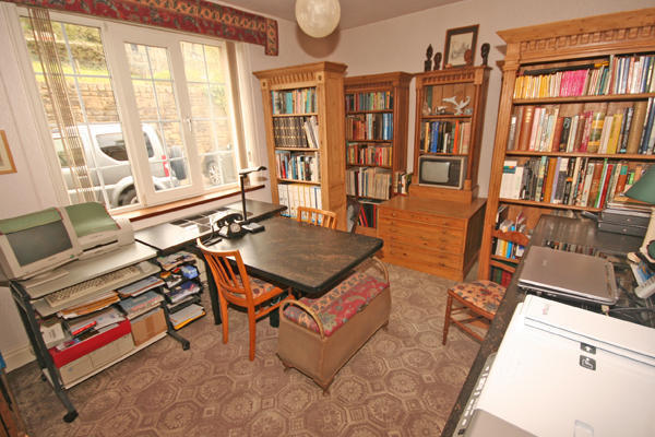 Master Bedroom/ Library