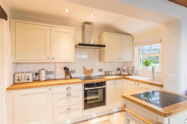 KITCHEN/DAY ROOM