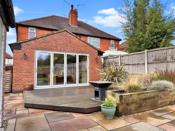 Raised Decked Seating Terrace 998