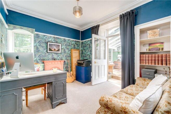 6 bed Detached for sale Image 4