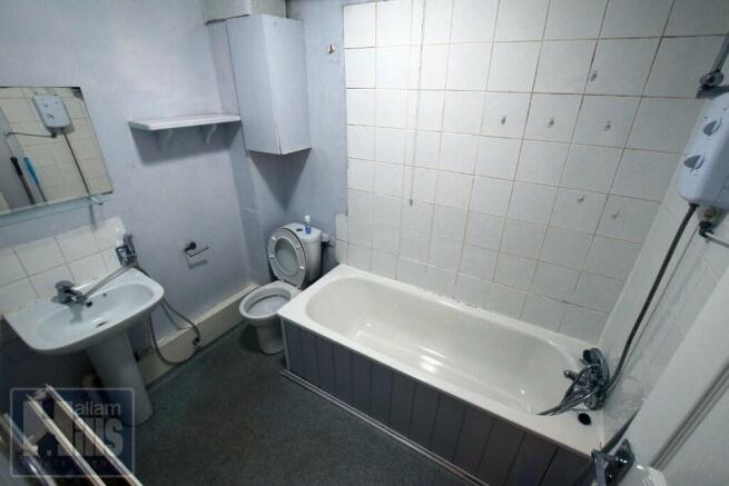 3 bed Flat to rent Image 11