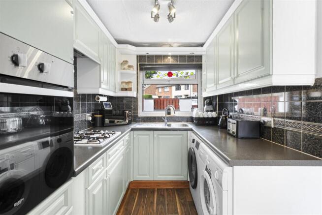 3 bed Terraced for sale Image 9
