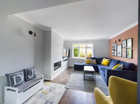 Lounge 1.jpg