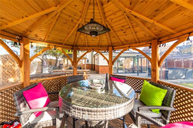 Garden Dining Area
