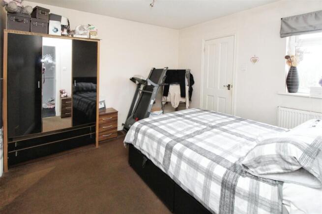 3 bed Semi-Detached for sale Image 6