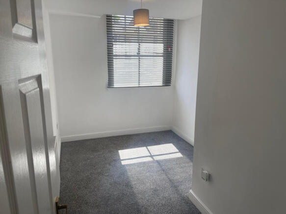 2 bed Apartment to rent Image 6