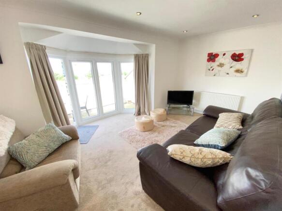 LIVING ROOM -.jpeg