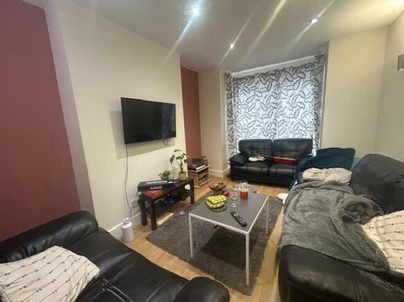 5 bed Terraced to rent Image 4