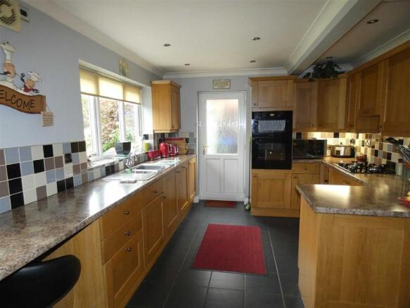 FITTED DINING KITCHEN