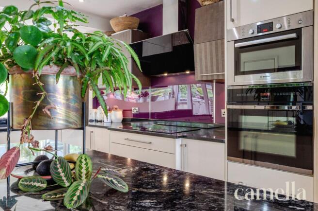 OPEN PLAN KITCHEN, DINING & LIVING ROOM