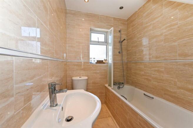 Bathroom to window.jpg
