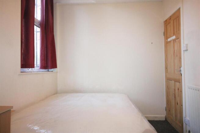4 bed Flat to rent Image 9