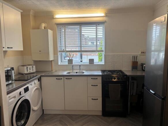 Alderton Way - Kitchen.jpg