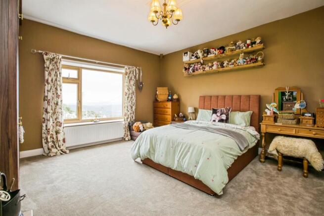 4 bed Barn Conversion for sale Image 11