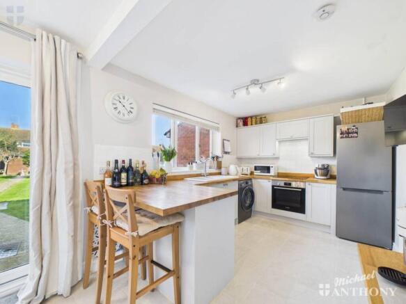 CAM03218G0-PR0573-STILL016-thumbnail-h750-70