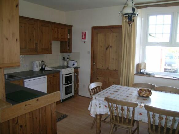 KITCHEN DINER AREA