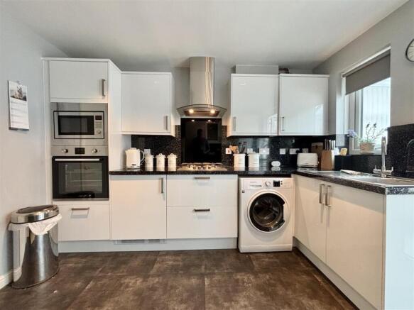 2 bed Town House for sale Image 5