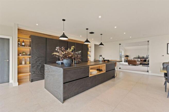 4 bed Detached for sale Image 10