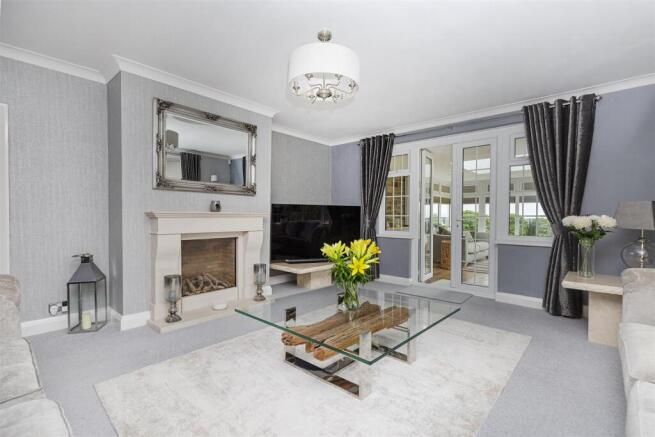 5 bed Detached for sale Image 11