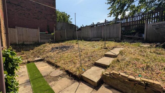3 bed Semi-Detached to rent Image 9