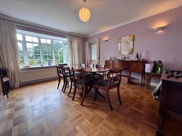 5 bed Detached for sale Image 8