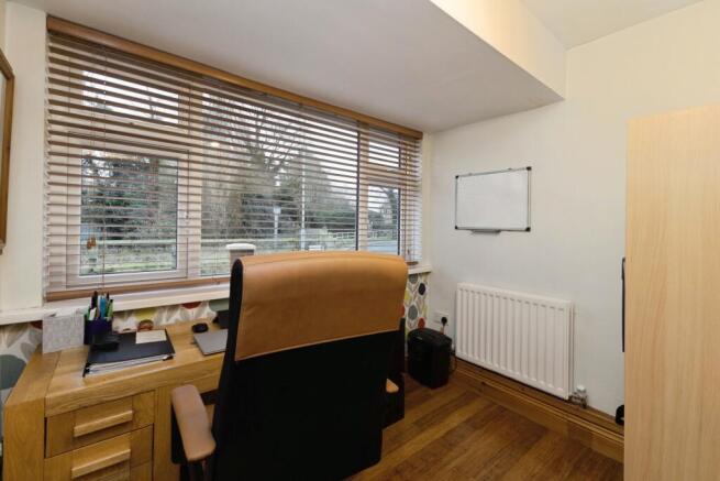 4 bed Semi-Detached for sale Image 11