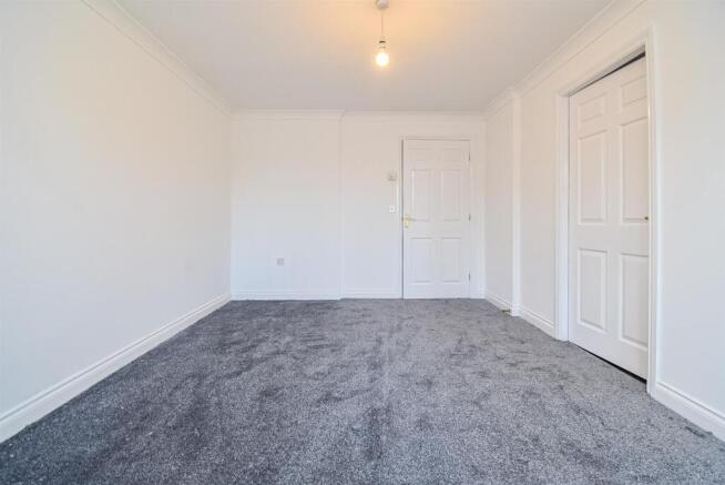 2 bed Ground Flat to rent Image 5