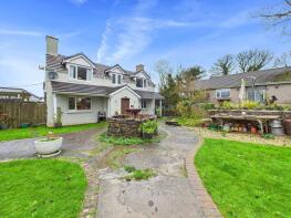 Bee Hall, Dill Road, Lamphey, Pembroke SA71 5PJ